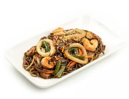 Горячая лапша вок лапша вок: соба с морепродуктами